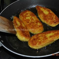 Iranian Potato Patties Sandwich ساندویچ کوکو سیب زمینی A picture of Iranian Potato Patties Sandwich ساندویچ کوکو سیب زمینی.