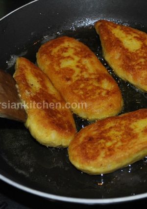 A picture of Iranian Potato Patties Sandwich ساندویچ کوکو سیب زمینی.