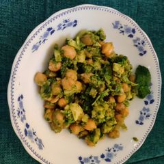 A picture of Minty chana chat.