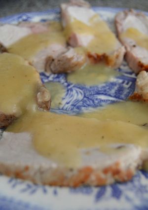 Una foto de Lomo con salsa de manzana