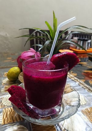 A picture of Dragon fruit juice.