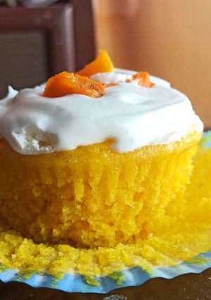 A picture of Mango cup cake.