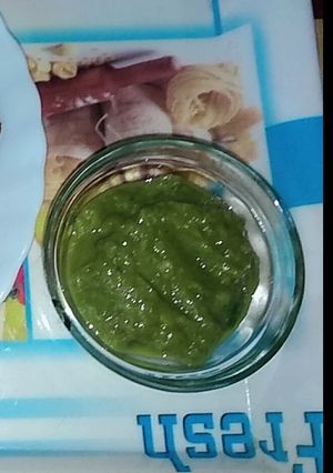A picture of Kache aam ki chutni.