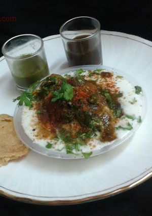A picture of Dahi gujiya.