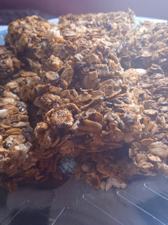 Una foto de Barritas de cereal con coco y chocolate, con arroz inflado