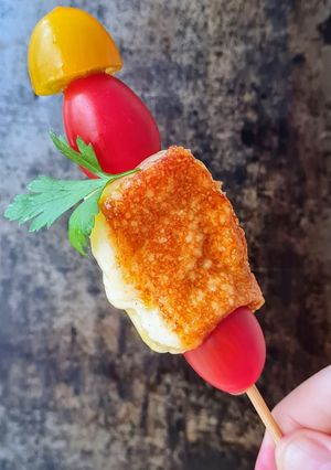 Una foto de Pinchos de queso Halloumi 🍢🍡🍢🍡🍢🍡