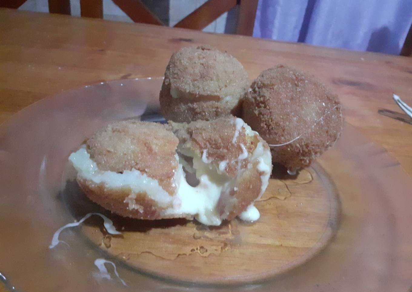 Bomba de papa rellenas con jamón y mozzarella