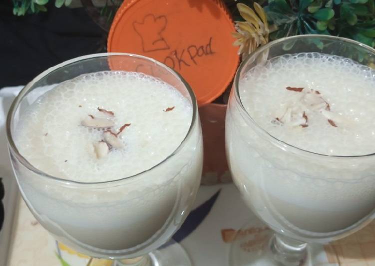 Steps to Make Banana milk shake in 10 Minutes for Mom