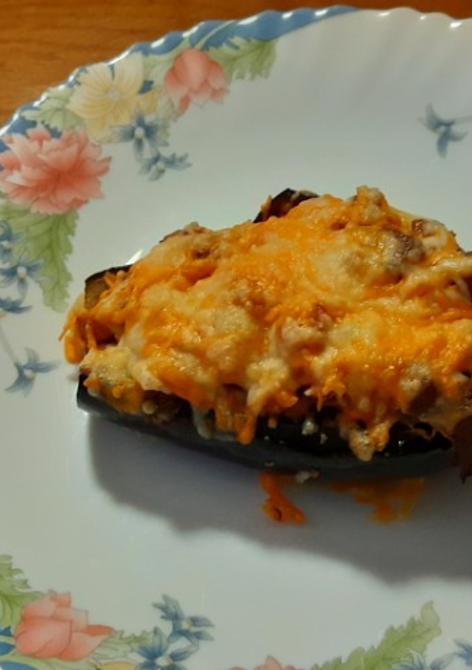 Una foto de Berenjena rellena de salmón a la soja