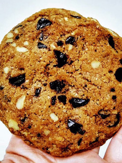 Una foto de Cookies con chips de chocolate (mejores que las pepitos) 🤫