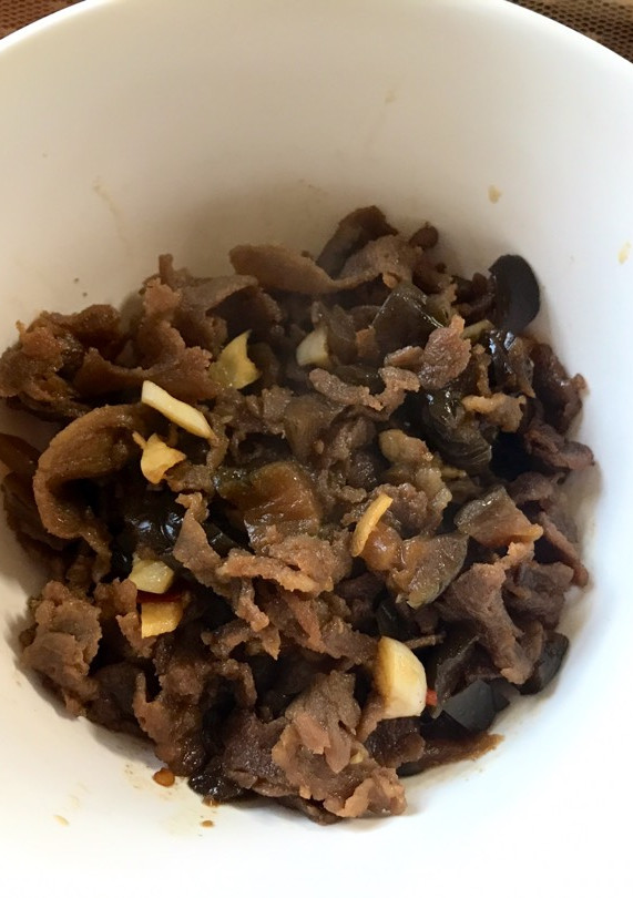👩🏻‍🍳牛肉片炒脆瓜-3分鐘 的食譜成品照片
