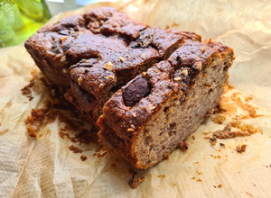 A picture of Banana Bread with dark chocolate 🍌🍞 🍫.