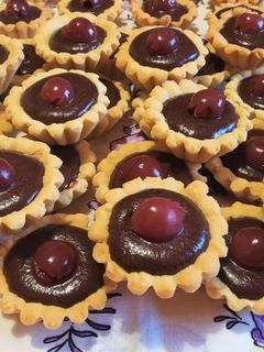 Kakaókrémes-meggyes kosárka🍒 recept fotója
