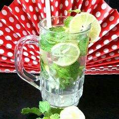 A picture of Mint lime mojito.