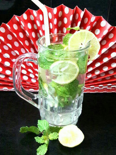 A picture of Mint lime mojito.