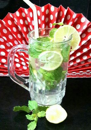 A picture of Mint lime mojito.