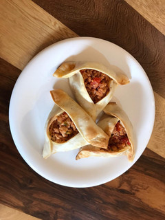 Una foto de Empanadas veganas de soja texturizada