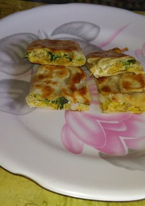 A picture of Chicken paratha.