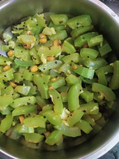 A picture of புடலங்காய் பொரியல்(pudalangai poriyal recipe in tamil).