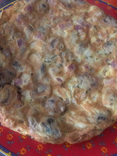 Una foto de Tortilla champiñones con jamón