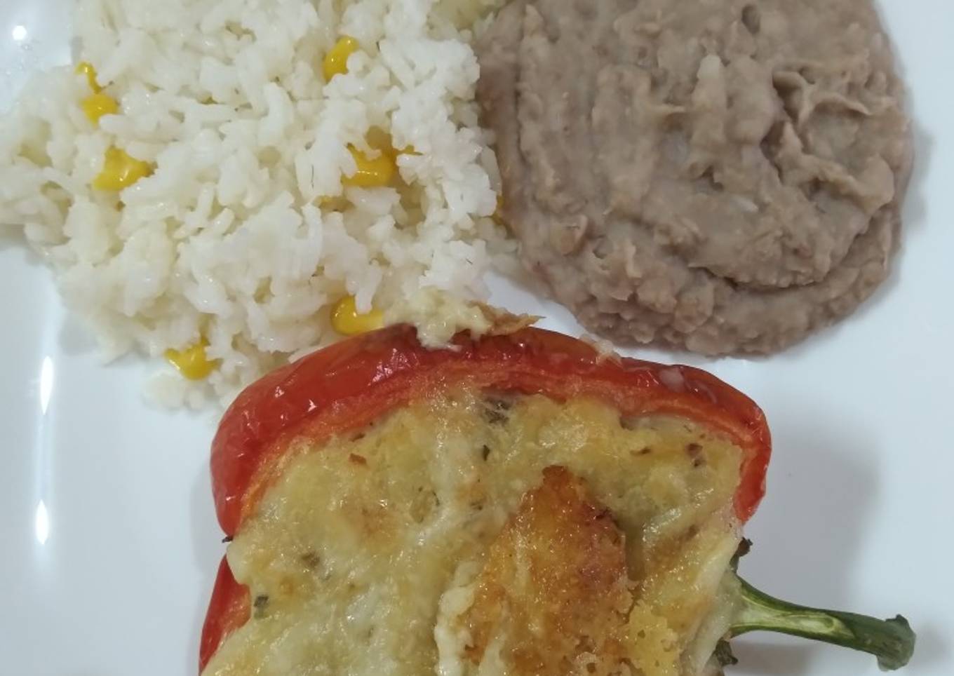 Morrón relleno de picadillo y puré de papa
