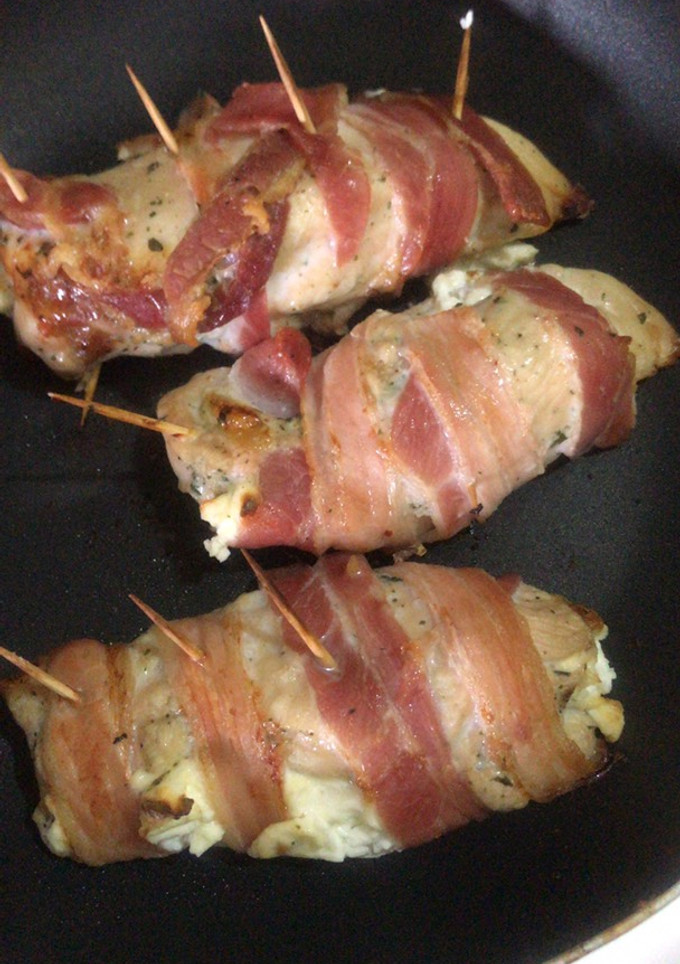 Una foto de Pechugas rellenas de Philadelphia con tocino
