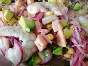 Una foto de ceviche de salmón