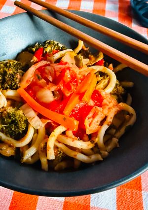 Gombás-brokkolis udon tészta recept fotója