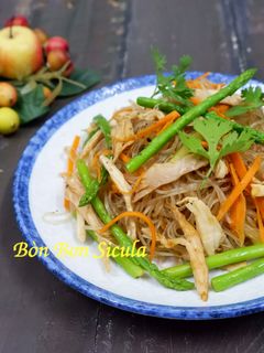 Hình của món Miến Xào Măng Tây Gà Xé.