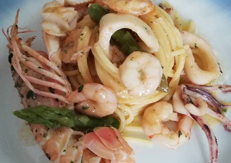 Spaghetti quadrati con asparagi al profumo di mare