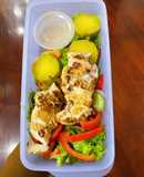 Eat clean: Ức gà áp chảo, salad, khoai lang luộc