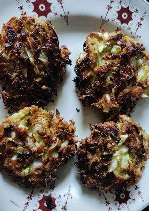 বাঁধাকপির পকোড়া (bandhakopior pakoda recipe in Bengali) রেসিপির প্রধান ছবি