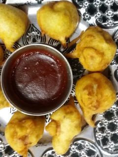 आलू वडा (Aloo vada recipe in hindi) रेसिपी मुख्य फोटो