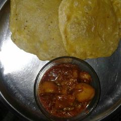 A picture of Aalu puri.