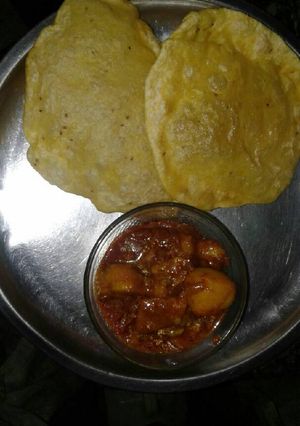 A picture of Aalu puri.