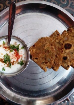 A picture of Missi Roti.