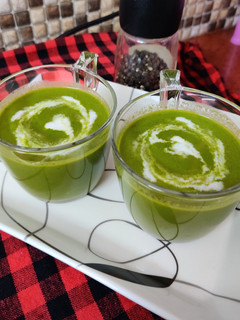 पालक सूप(Palak soup recipe Hindi) रेसिपी मुख्य फोटो