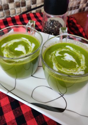पालक सूप(Palak soup recipe Hindi) रेसिपी मुख्य फोटो