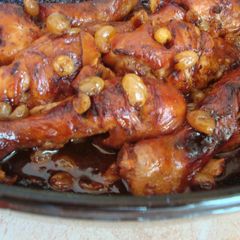 Chicken drumsticks with raisins in dark beer A picture of Chicken drumsticks with raisins in dark beer.