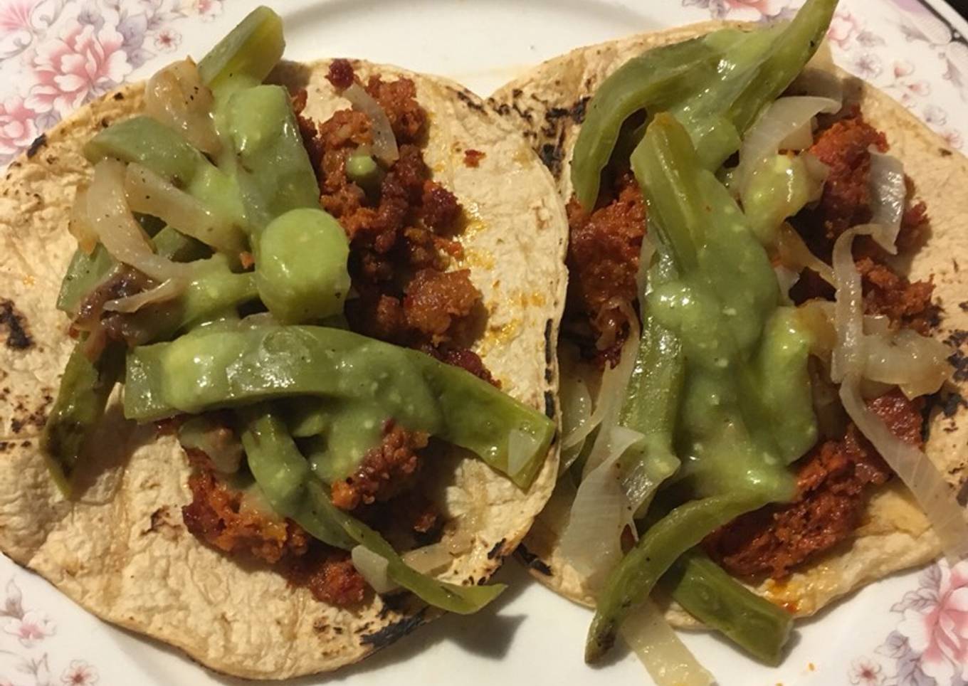 Tacos de chorizo con nopales