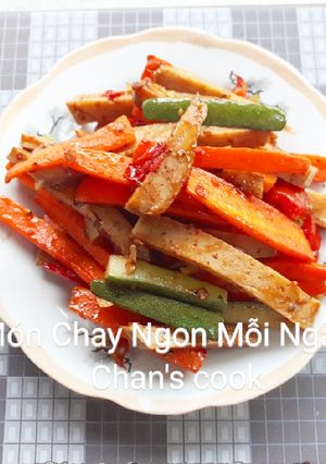 Hình của món Chả chay xào cà rốt dưa leo.