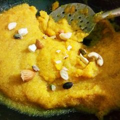 A picture of Besan Sooji Halwa.
