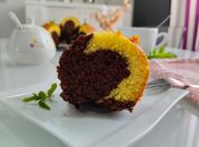 Una foto de color naranja