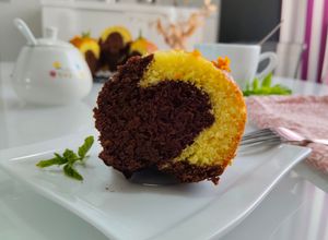 Foto principal de Bizcocho bicolor de naranja y chocolate