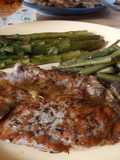 Chuleta de cerdo a la parrilla con verduras a la mantequilla
