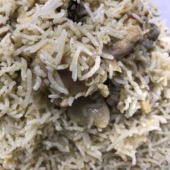 A picture of Chicken yakhni pulao.