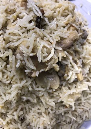 A picture of Chicken yakhni pulao.