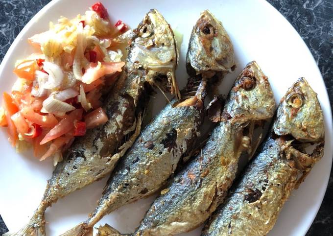 Ikan kembung goreng sambal dabu-dabu