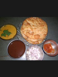 દાલ પકવાન (Dal Pakwan Recipe in Gujarati) રેસીપી મુખ્ય ફોટો