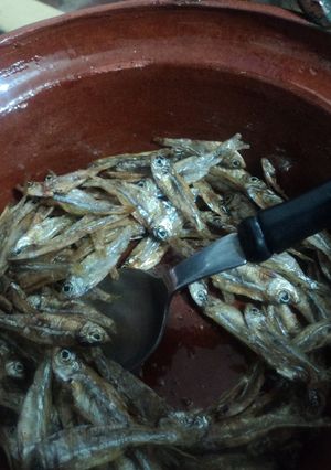 Una foto de Charales fritos con ralladura de limón y tequila, México